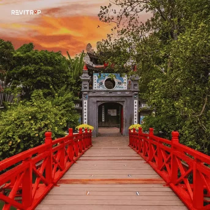 Vietnamese Etiquette for Temple Visits: Temple & Pagoda Rules for Tet