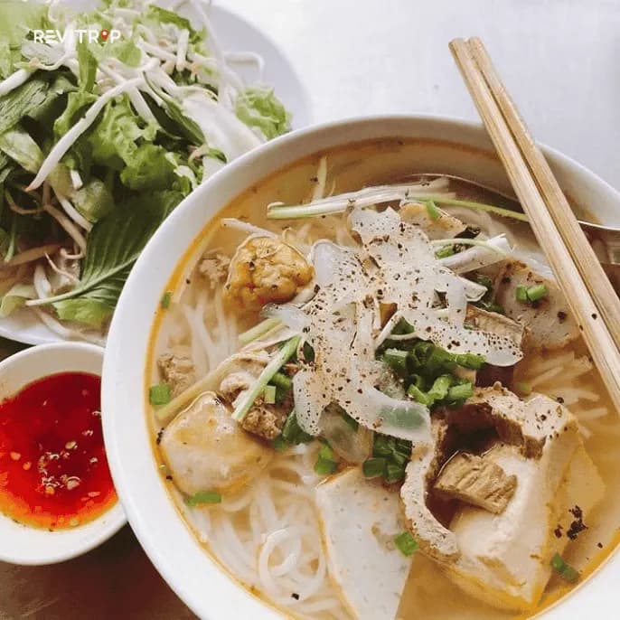 Bun Sua Nha Trang: Jellyfish Noodle Soup from the Sea