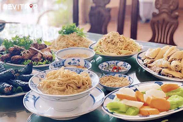 Some delicious dishes at Hoa Thu restaurant.