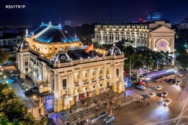 Hanoi Opera House at night