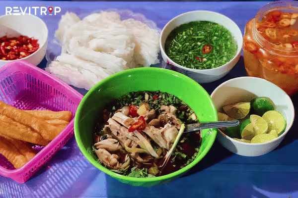 The distinctive tangy flavor of Pho Ga Cham