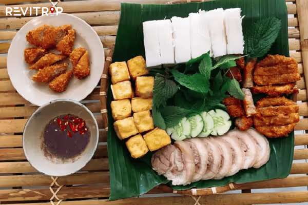 Bun dau mam tom (rice noodles with tofu and shrimp paste) - a unique flavor.