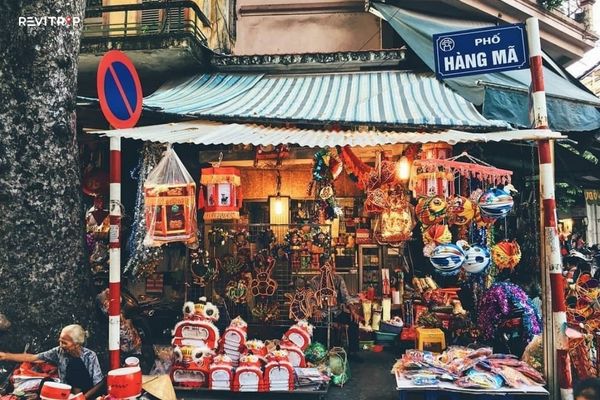A small store on Hang Ma Street