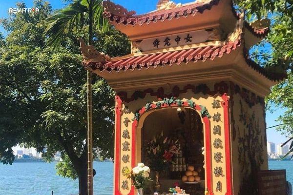 Tay Ho Temple by the West Lake