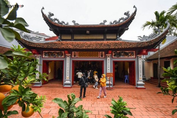 Tay Ho Temple in the morning