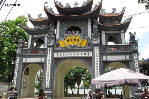 Tay Ho Temple 