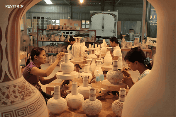 Bat Trang ceramic village workers