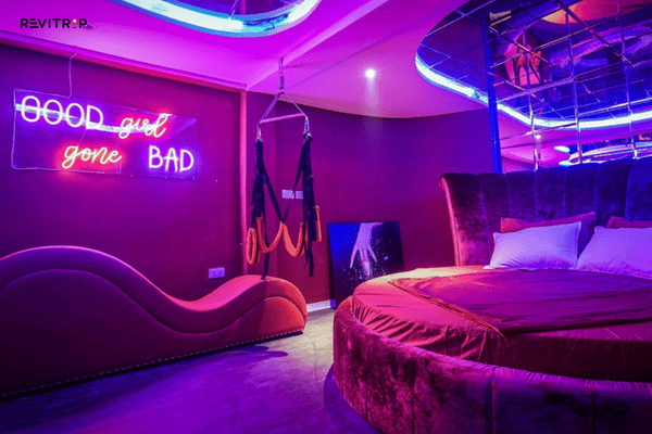 Charm Hotel: Sophisticated Romance