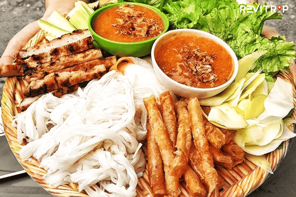 Chua Ha Street Food - Grilled spring roll