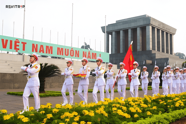 Flag raising ceremony at Ho Chi Minh Mausoleum