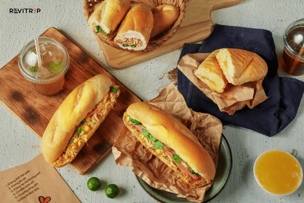 Ha Noi food tour - Banh mi (baguette)