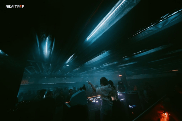 Cuốn Club Room - Unmute Hanoi club