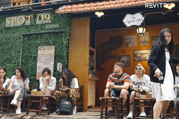Hanoi Train Street – Spot 09 Cafe