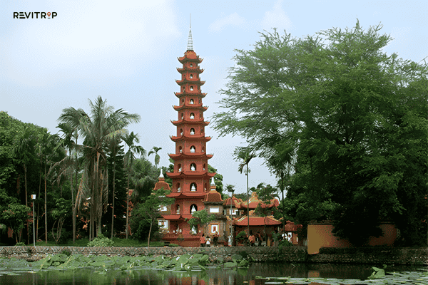 Hanoi temples Tran Quoc Pagoda