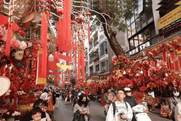 family hotels in Hanoi - family enjoying a rickshaw tour through the narrow streets of Hanoi Old Quarter