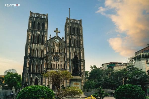 What to see in Hanoi Old Quarter - St Joseph Cathedral gothic architecture