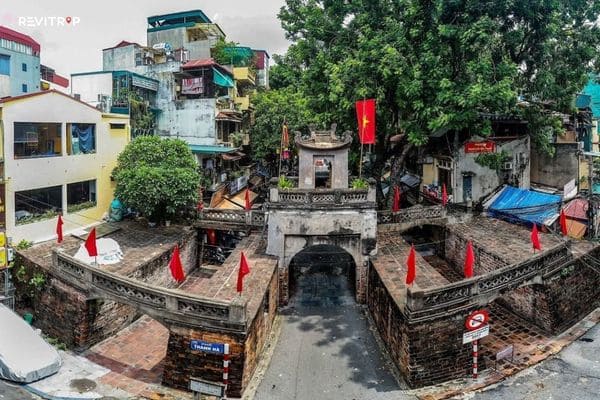 Hanoi Old Quarter ancient city gate - O Quan Chuong Gate