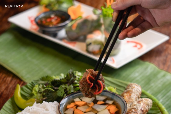 Master Chopstick Etiquette Basics