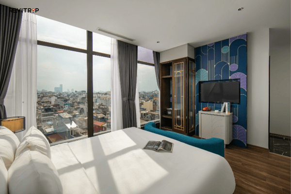 May De Ville Lakeside Hotel