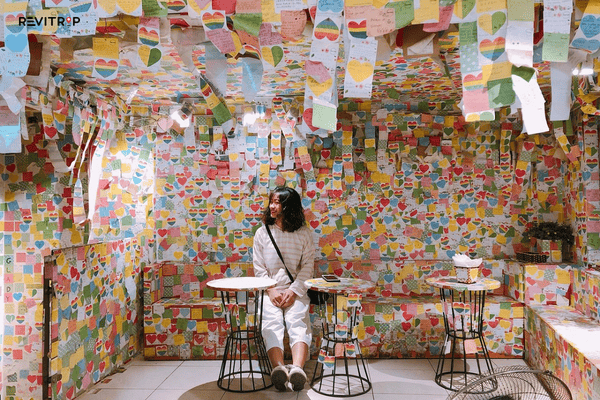 Who Goes to The Note Coffee Hanoi - And What They Say