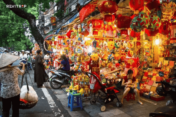 hotels in central Hanoi – early morning street scene in Hoan Kiem Old Quarter