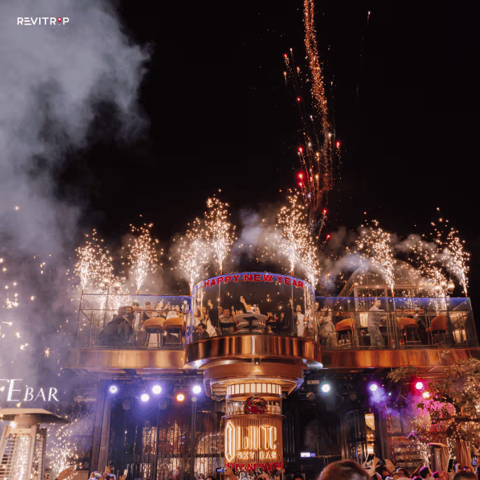 hanoi fireworks display over hoan kiem lake new year