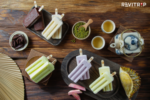 Hanoi food tour - Trang Tien Ice Cream