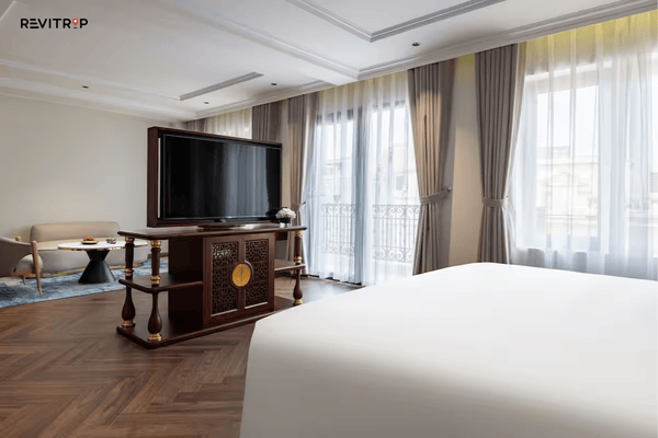 hotel near Ho Guom Walking Street with spa facilities 