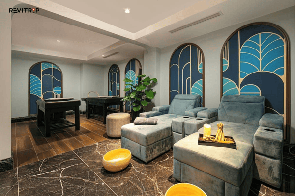 where to stay in Hanoi booking tips comparison