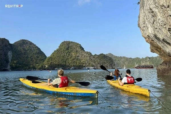 Kayaking at Ba Trai Dao islet