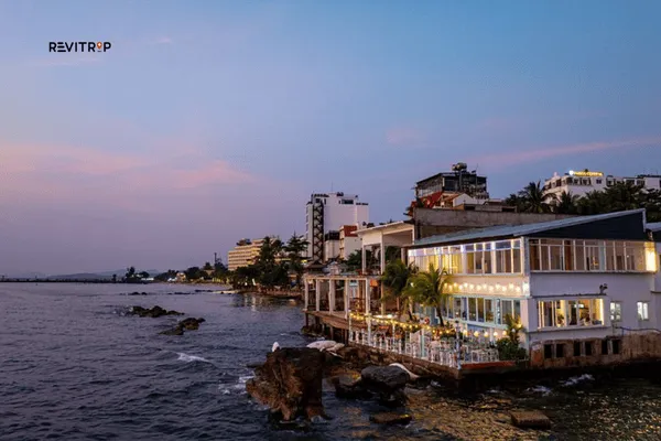 Perfect Oceanfront Dining