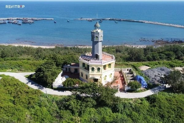 Bach Long Vi Lighthouse