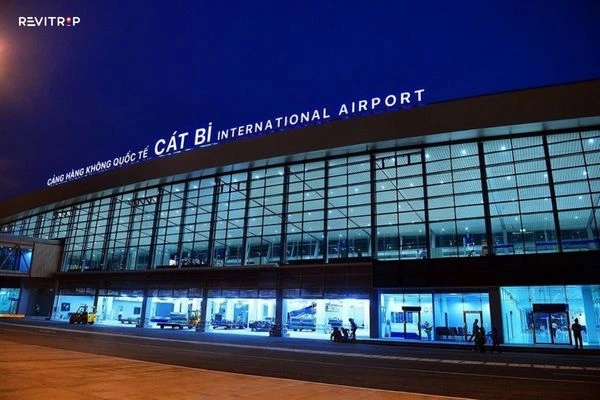 Cat Bi Airport at night