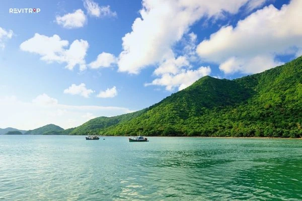 Diving/Boats in Con Dao National Park