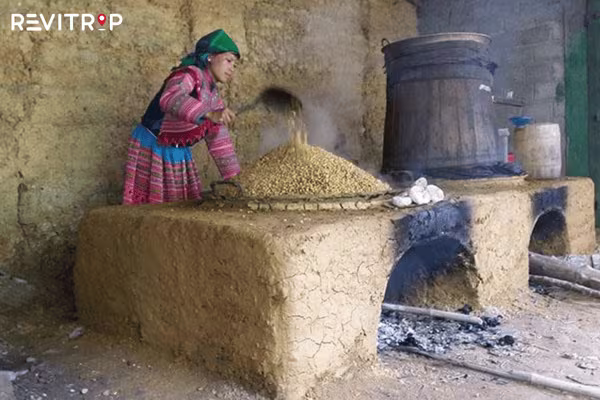 How people in Ha Giang make corn wine