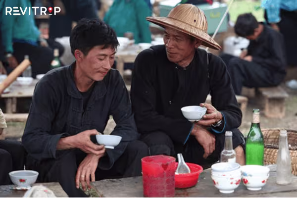 Local people enjoy corn wine.