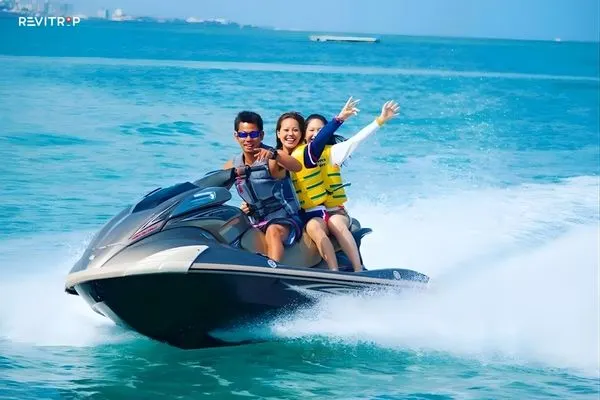Jet skiing at Bai Chay Beach