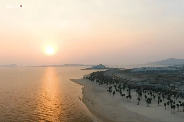 Bai Chay Beach at dawn