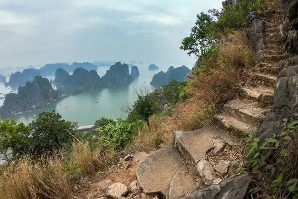 The trail to the top of Bai Tho Mountain