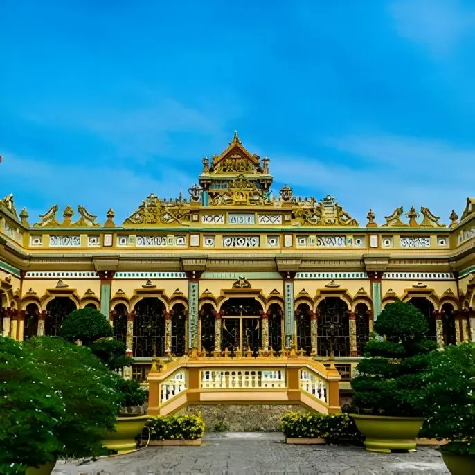 Wake up early for floating markets, cruise the Mekong's canals, and taste the flavors of the Delta. Your travel guide to Can Tho, Vietnam.