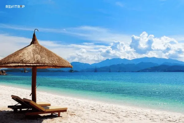 Pham Van Dong Beach and Da Nang’s City Coast