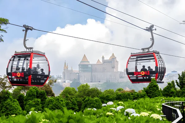 Ba Na Hills cable car over the mountains
