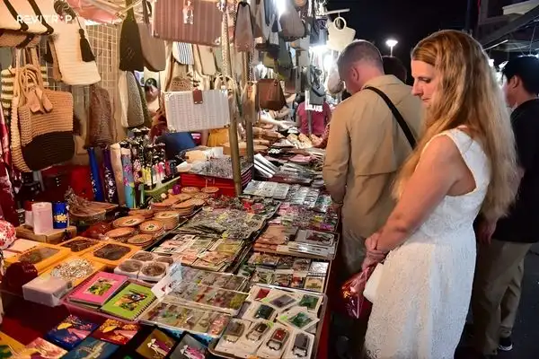 A foreigner wandering through a Ha Long Night Market stall