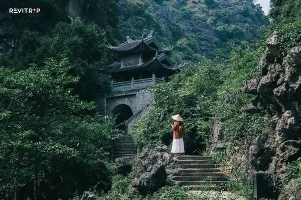 Hoa Lu Ancient Capital scenic view