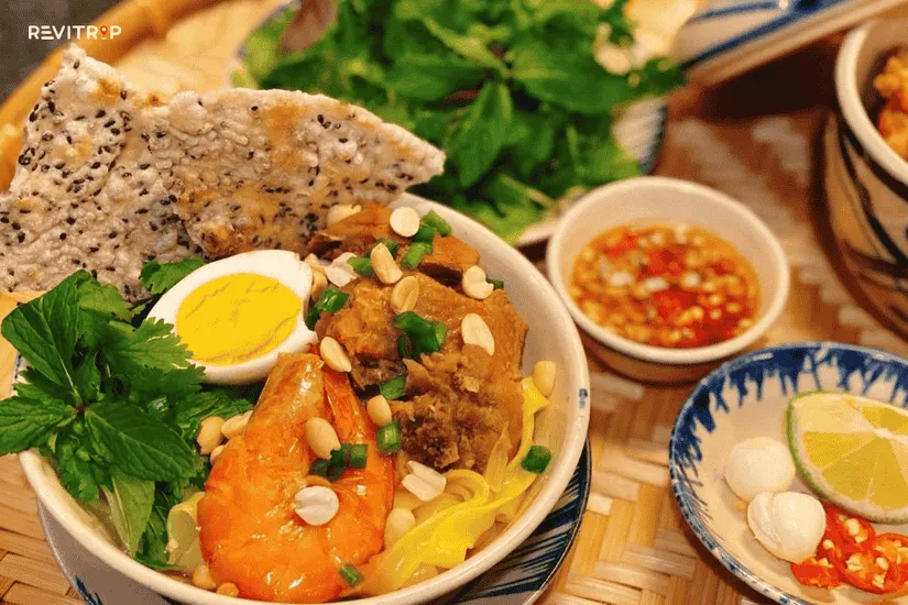 Mi Quang Da Nang Bowl With Rice Cracker And Herbs