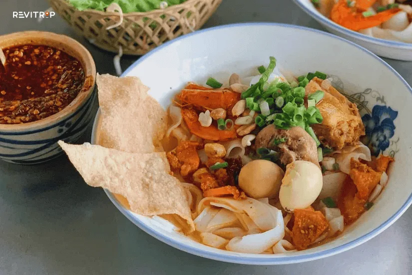 Mi Quang Tom Thit With Peanuts And Fried Shallots