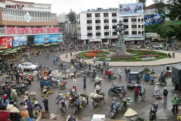 Da Lat market in the daytime