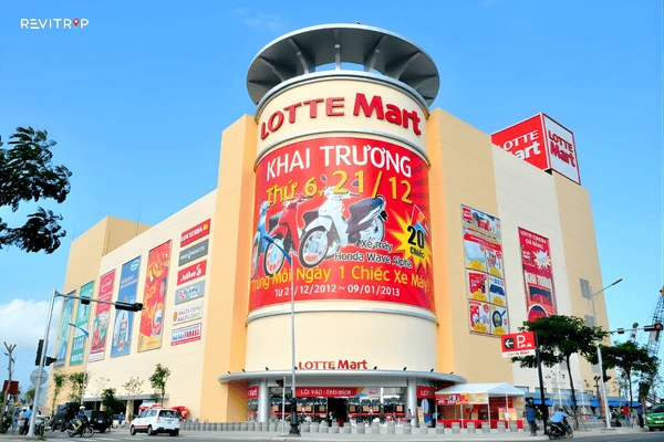 Lotte Mart Da Nang with groceries, snacks, and practical everyday shopping