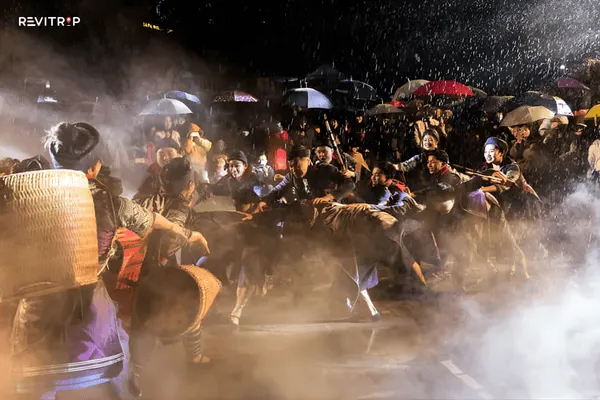 Sapa Love Market on a cold winter Saturday night