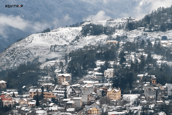Sapa weather in winter with frost on the valley floor and misty morning atmosphere